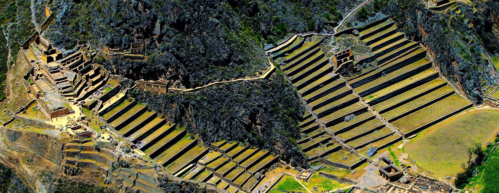 Between the Andes and the Desert - Ollantaytambo ruins Between the Andes and the Desert - Ollantaytambo ruins